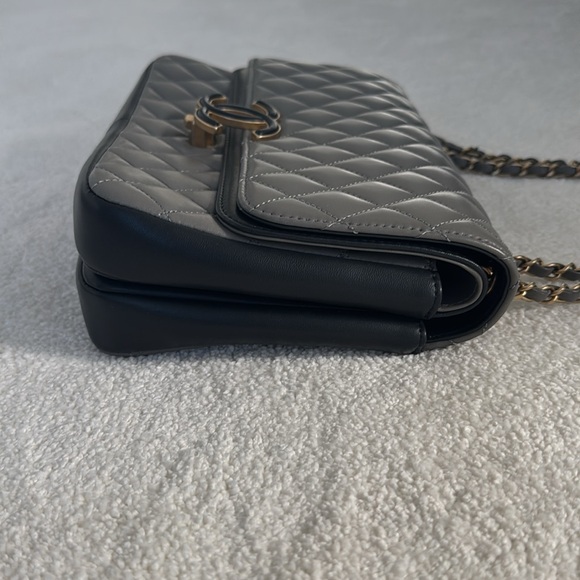 NWOT CHANEL TWO TONE DOUBLE FLAP BAG
GRAY AND BLACK WITH LEATHER COVERED
CC - Picture 8 of 8